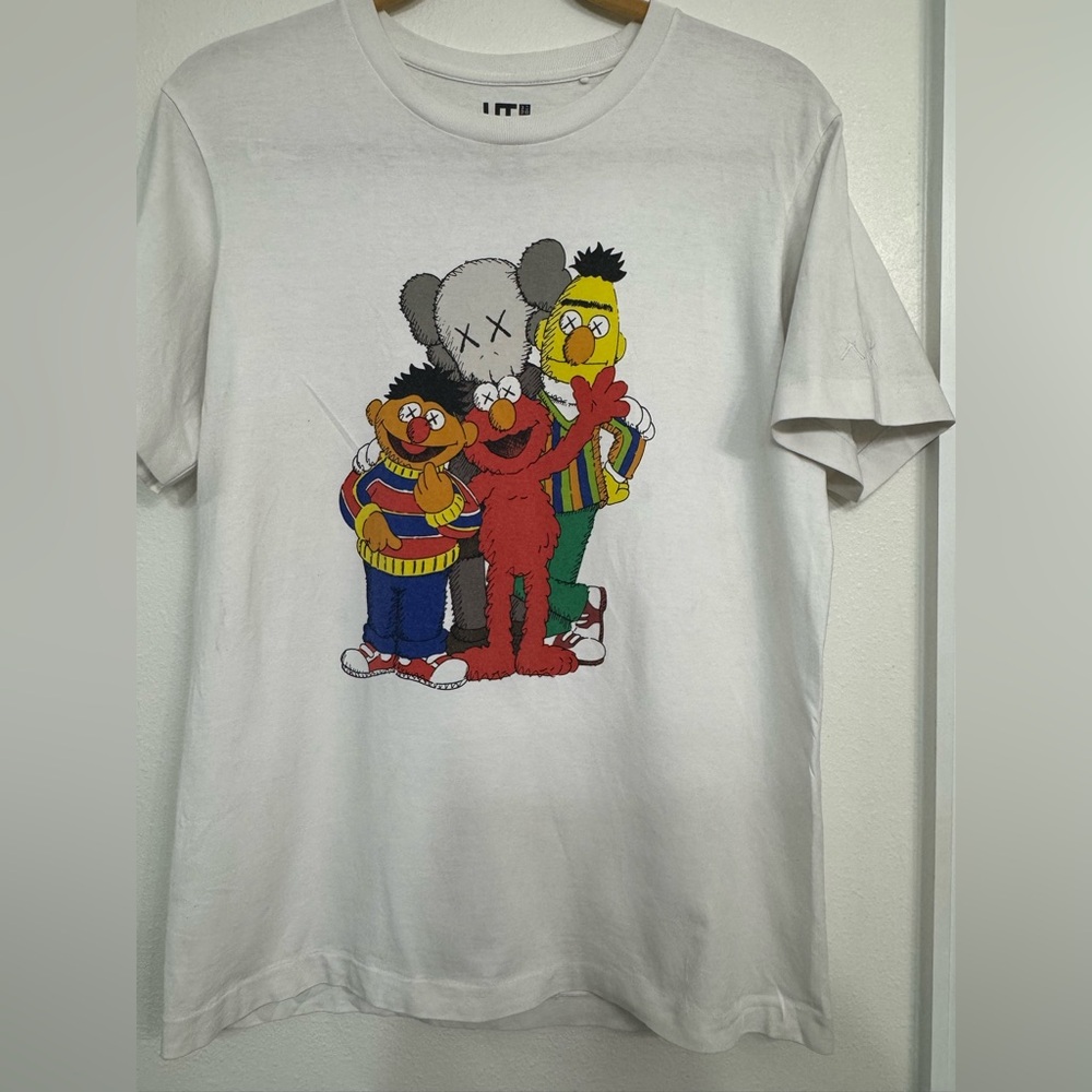 KAWS x Uniqlo x Sesame Street Group Tee size M